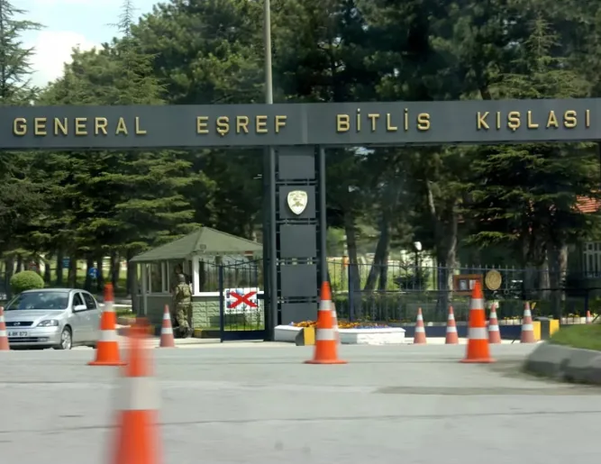 Eşref Bitlis Kışlası